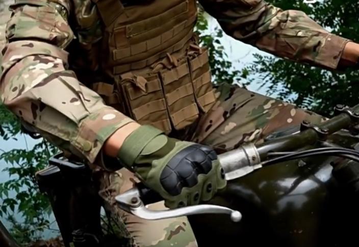 detail of High-quality tactical gloves